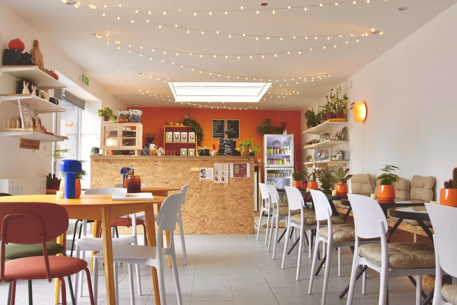 Intérieur chaleureux de CALM. Coffee Shop à Beaucamps-Ligny